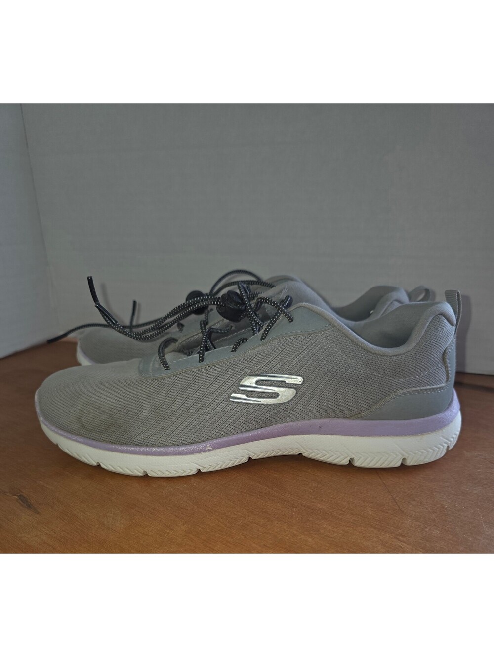Skechers gray and lavender Summits walking shoes size 9.5